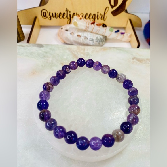 Handmade Purple Amethyst Natural Gemstone Stretch Bracelet - Picture 3 of 8
